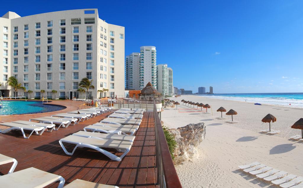 Sunset Royal Hotel Cancun Exterior photo